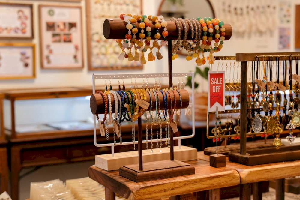 The jewelry stall at Nguyen Nguyen showcases handmade silver pieces, offering delicate beauty and making a perfect gift for women